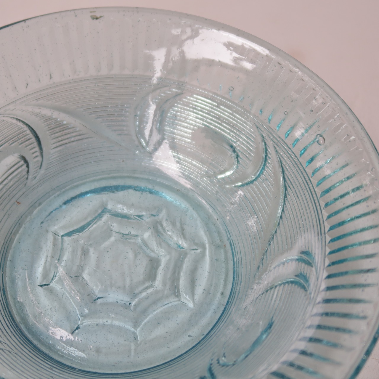 ブルーガラスのお皿