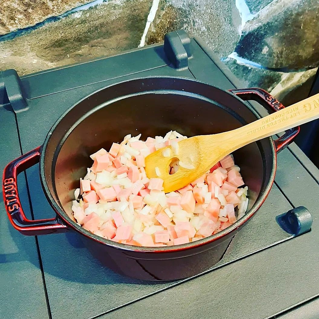 ココットロンド 22cm Staub | 旭川の薪ストーブ コロポックル