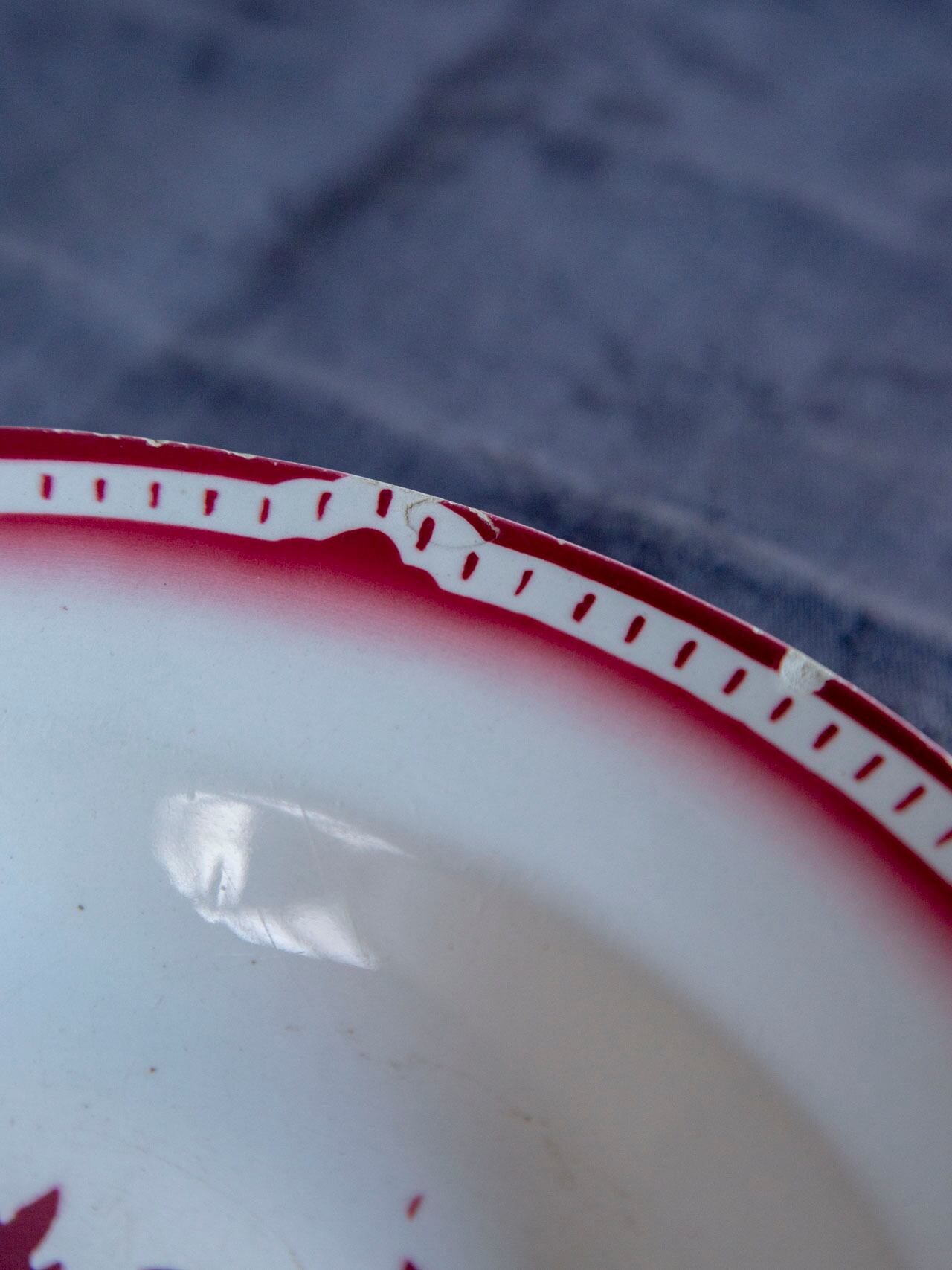 フランスアンティークスープチューリン赤 Sarreguemines Digoin 赤い花柄ステンシル 深皿/France 1930s