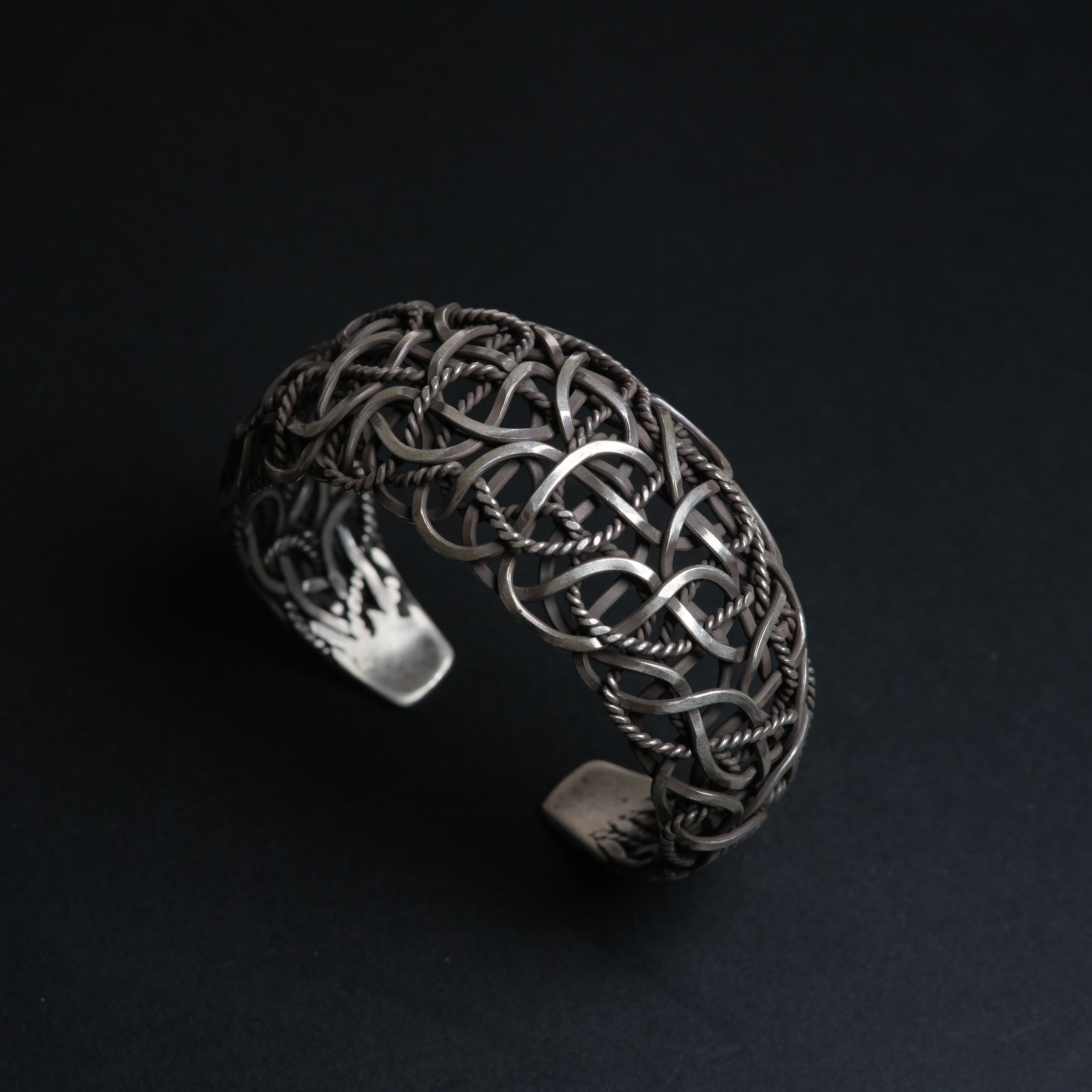 カレンシルバー シルバー950 燻し編み込みワイドバングル/軽研磨仕上げ