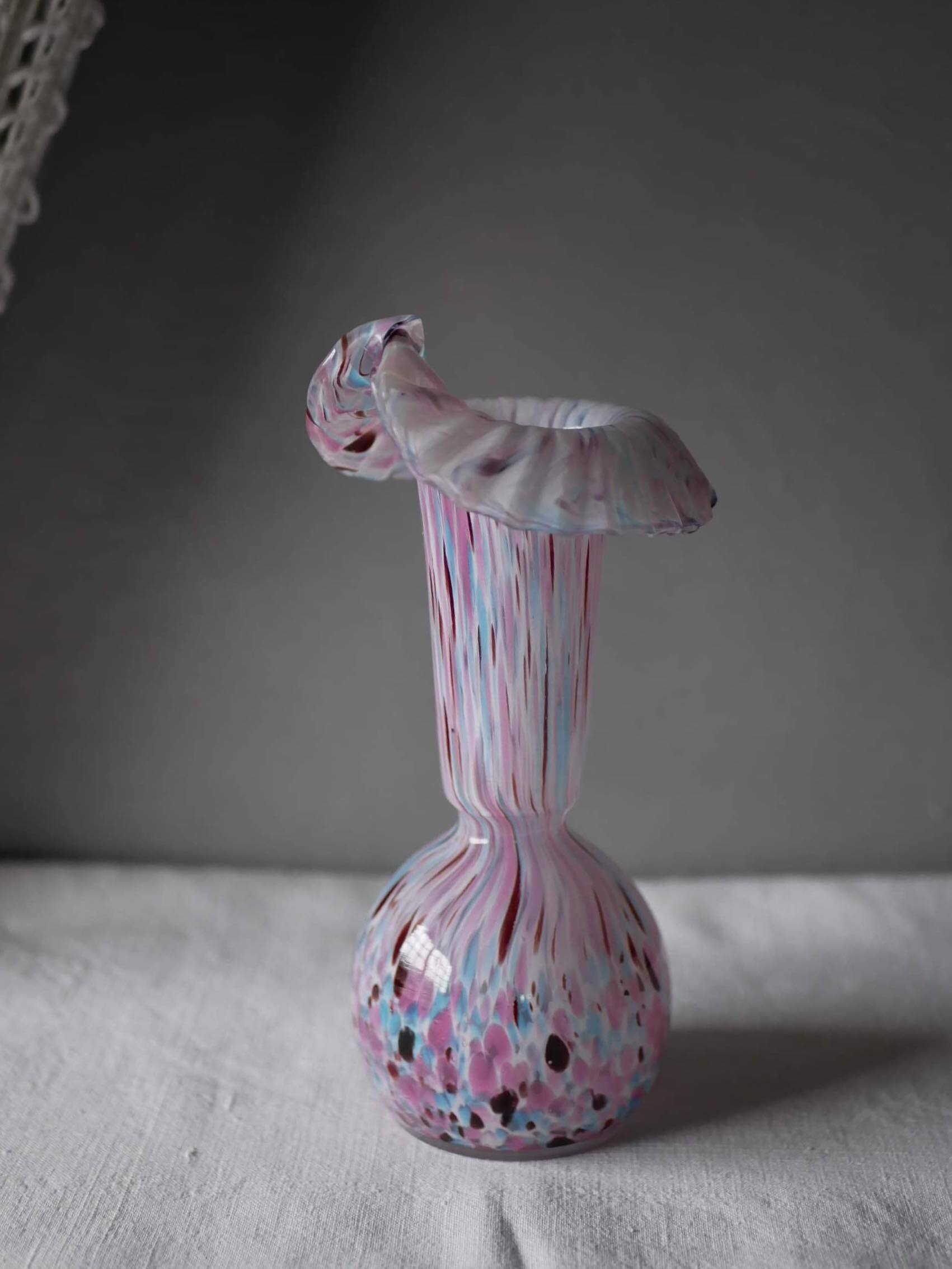 オパリンガラス フラワーベース クリシー フランスヴィンテージ ブロカントのある暮らし