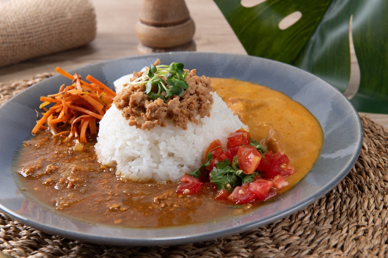 カレー 大阪】あいがけカレー 出汁薫る和風スパイス×まろやか仕立ての