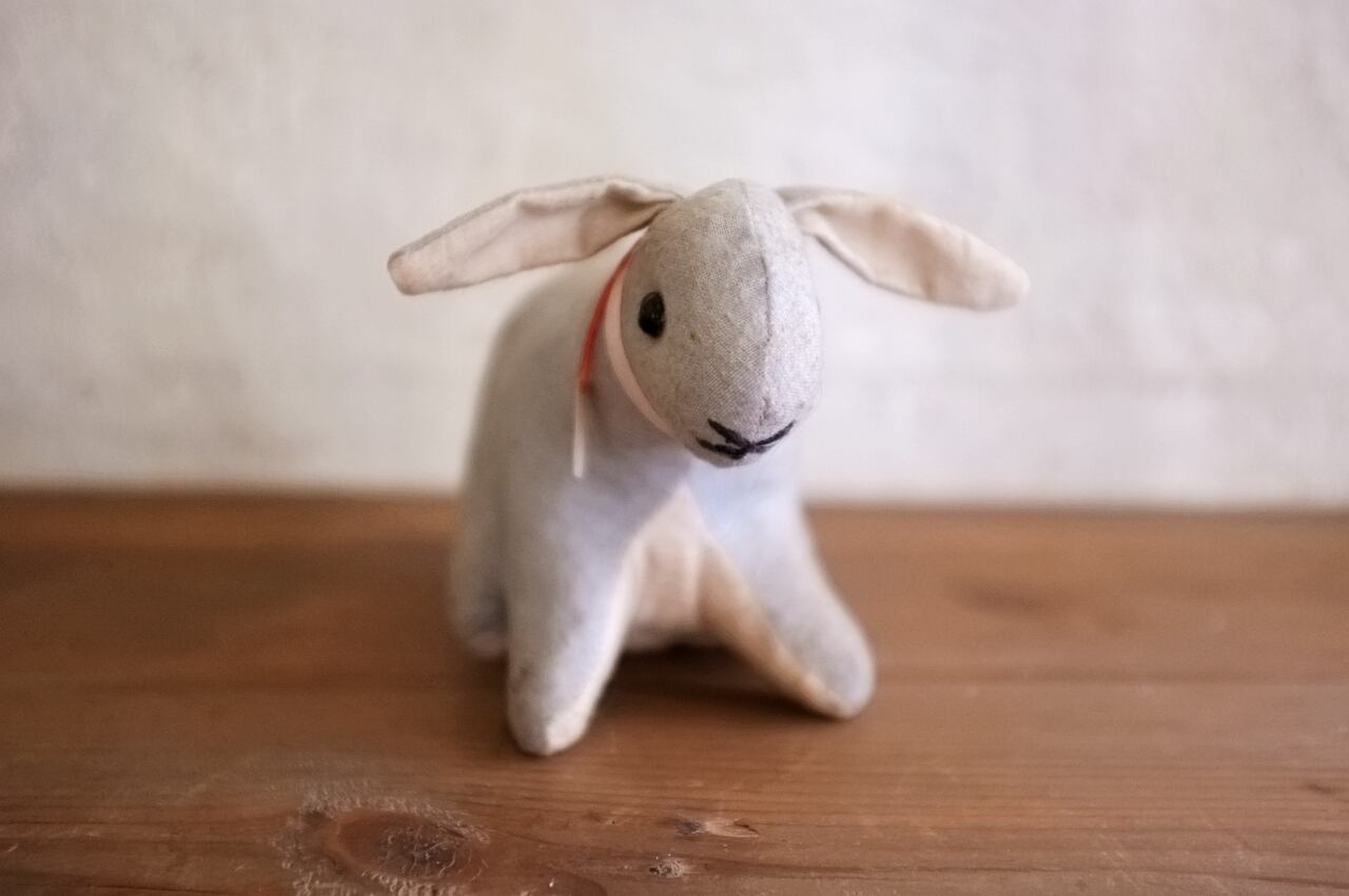 フランス 青いうさぎさんと薔薇色のリボンa ドール アンティーク