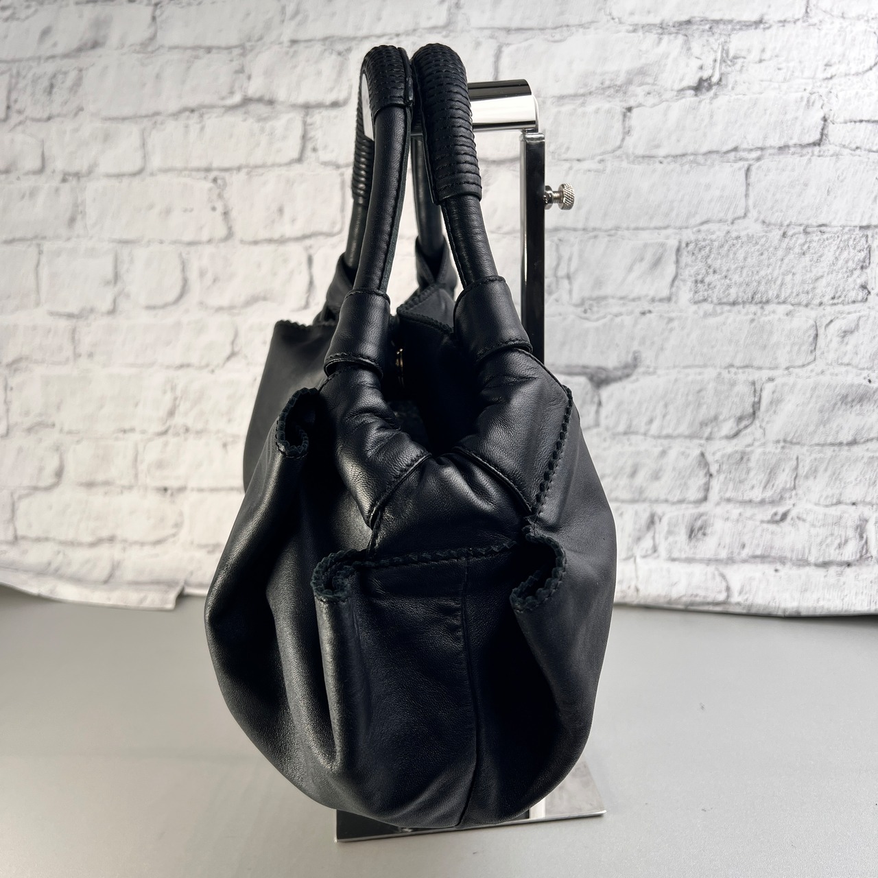 LOEWE ロエベ ナッパ　アイレ アナグラムロゴ ハンドバッグ 黒 A-13128