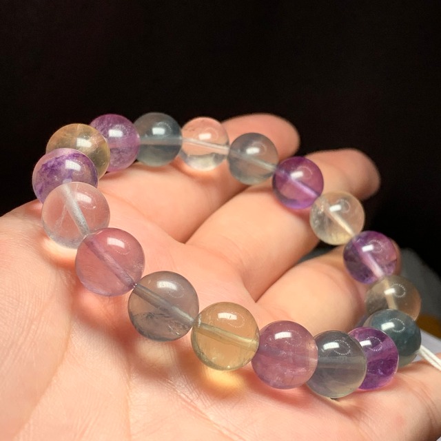 no3.透明度有り、珍しい色合いフローライトブレスレット