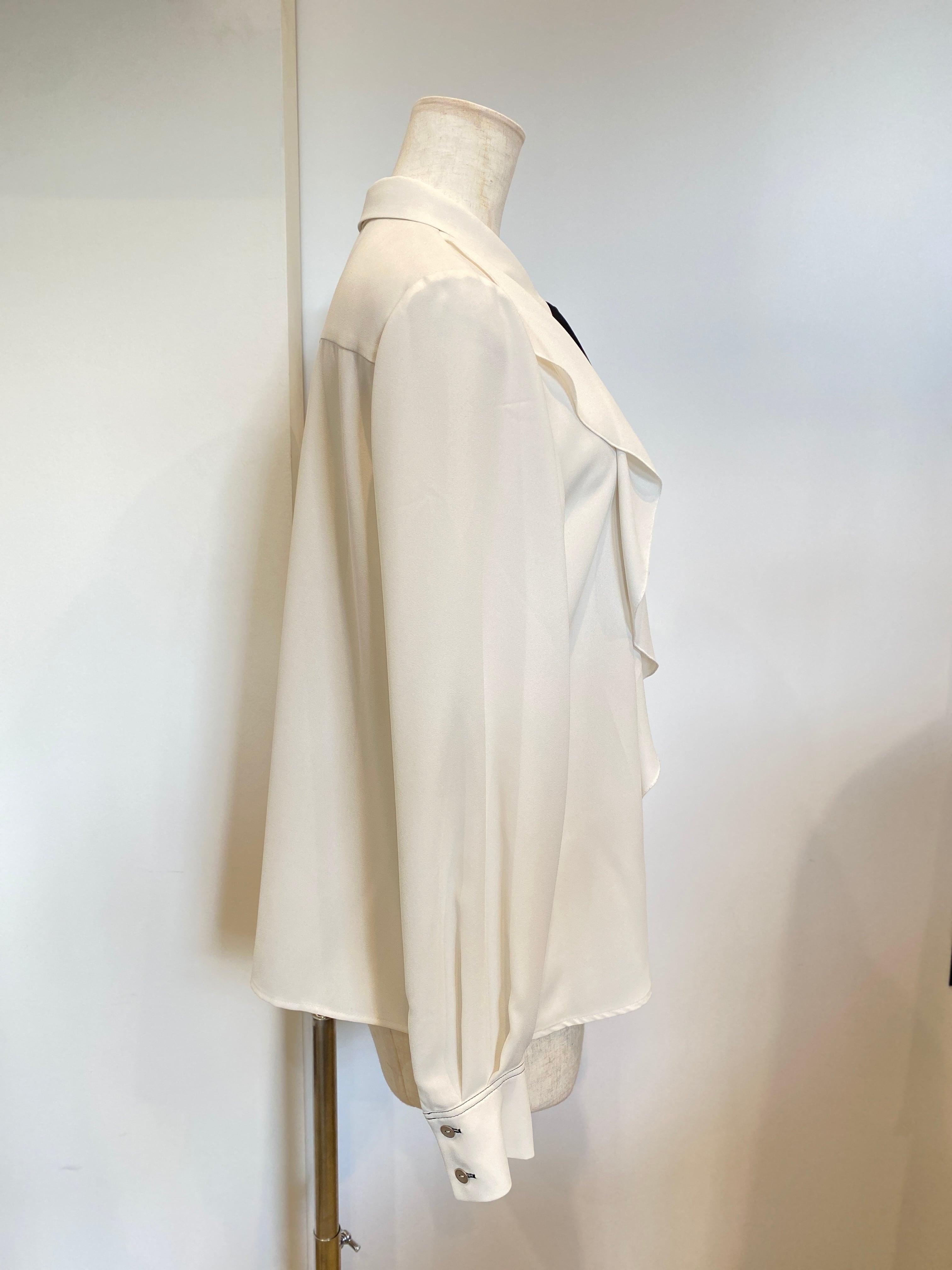 【PASSIONE】ラッフルフリルボウタイブラウス 426919