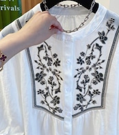 刺繍コットンリネンブラウス