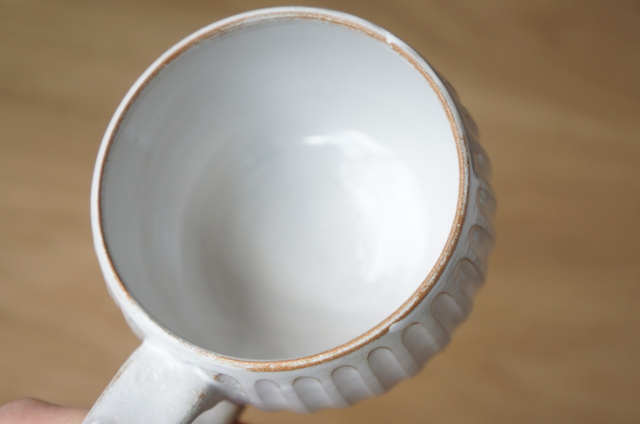 小石原焼　翁明窯元　丸マグカップ　アンティークホワイト  しのぎ 【37-472】