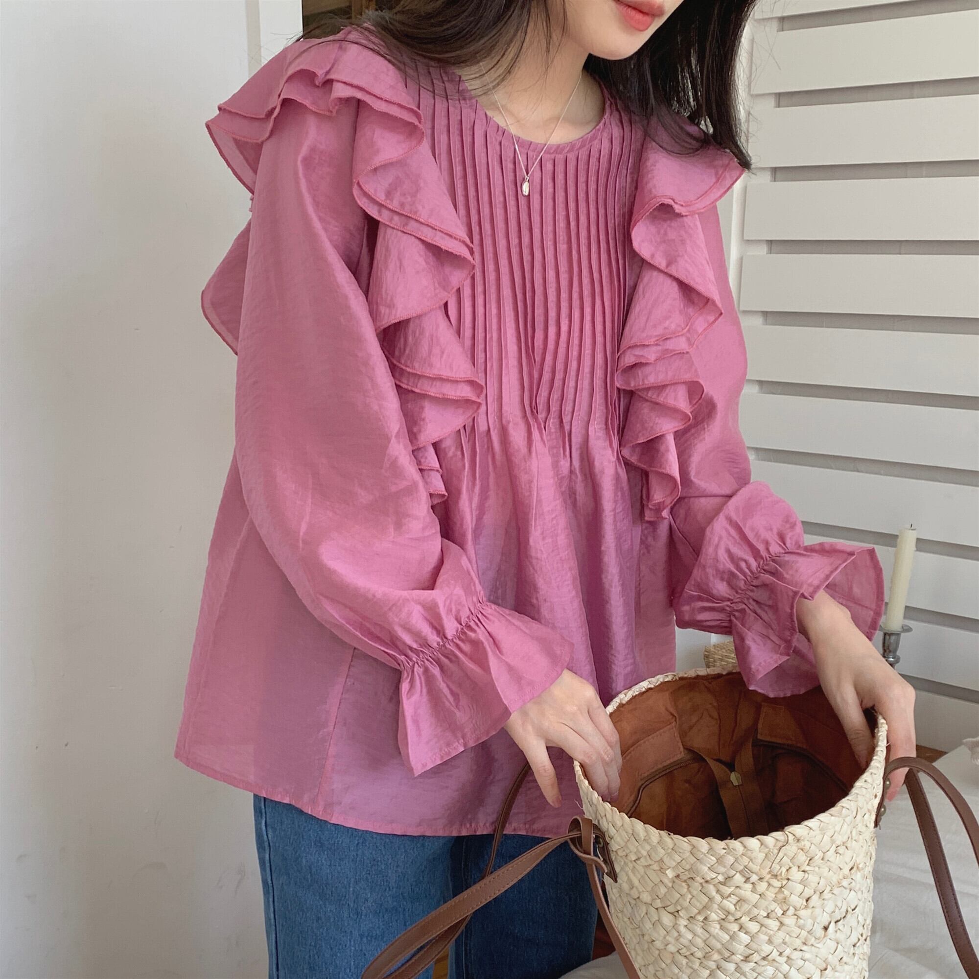 トップス レディース 2色 シャツ 袖あり 長袖 ボリューム袖 パフスリーブ ラウンドネック ノーカラー Iライン 切り替え ゆったり フリル 透け感 かわいい 大人可愛い きれいめ 上品 おしゃれ ナチュラル こなれ感 ラブリー キュート ガーリー ロマンチック 華やか 無地 OL 学生 デート お出かけ リゾート 旅行 街歩き アプリコット ラズベリー 春 夏 秋 10代 20代 30代 幼稚園ママ お迎えコーデ 韓国系 着回し 普段使い 体型カバー