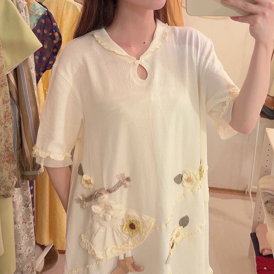 doll & flower applique pull over