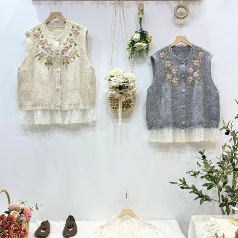 立体お花刺繍チュールレース切替フロントボタンニットベスト W2017