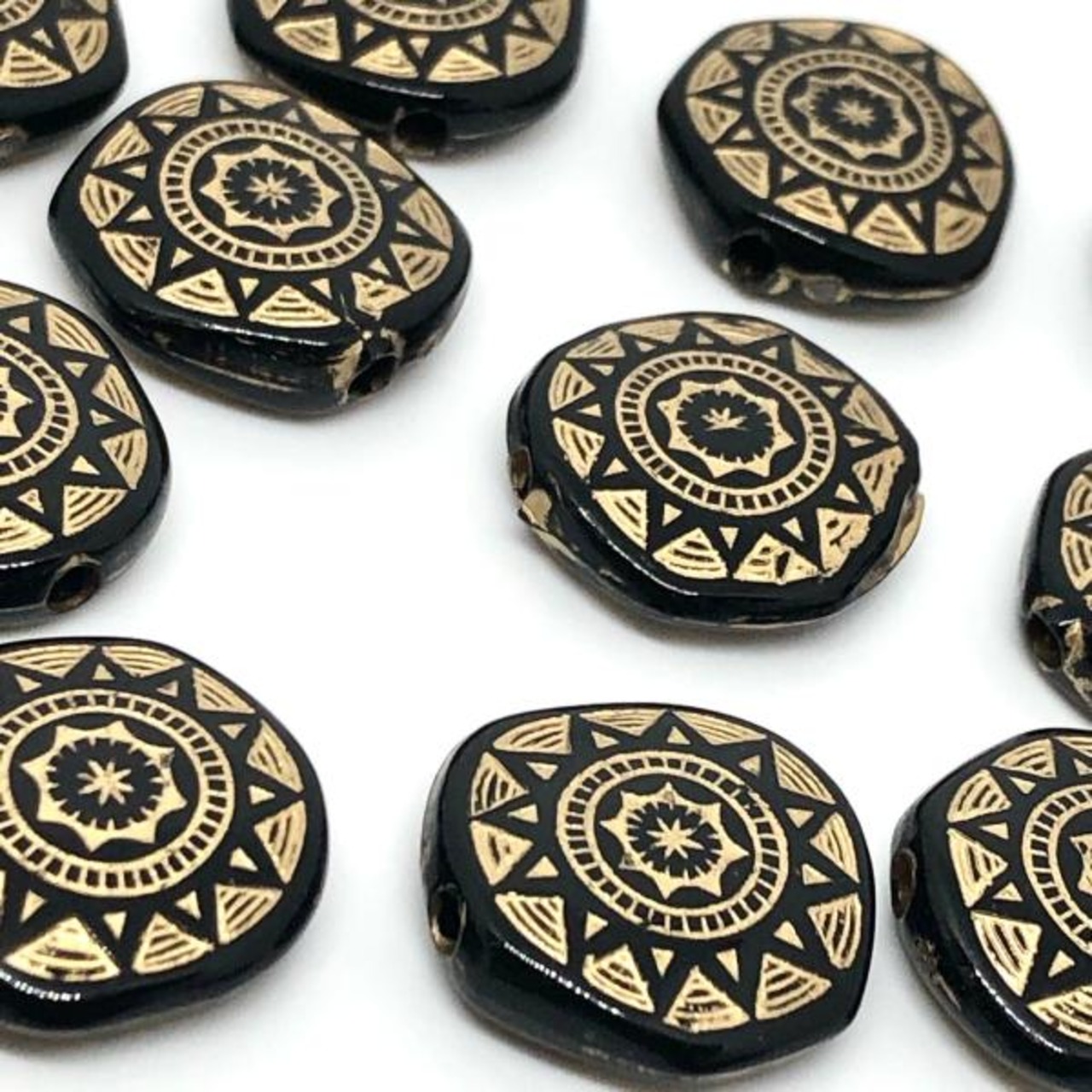 【4個】サンサークルアーアクリルブラックビーズ/