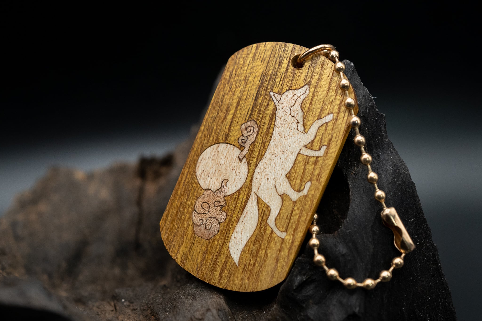 【黄金の木】 御蔵島 金桑 ドッグタグ 象嵌 十五夜きつね