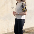 大きな花柄が可愛いトップス 柄スリーブTシャツ｜ブラック｜サムネイル1
