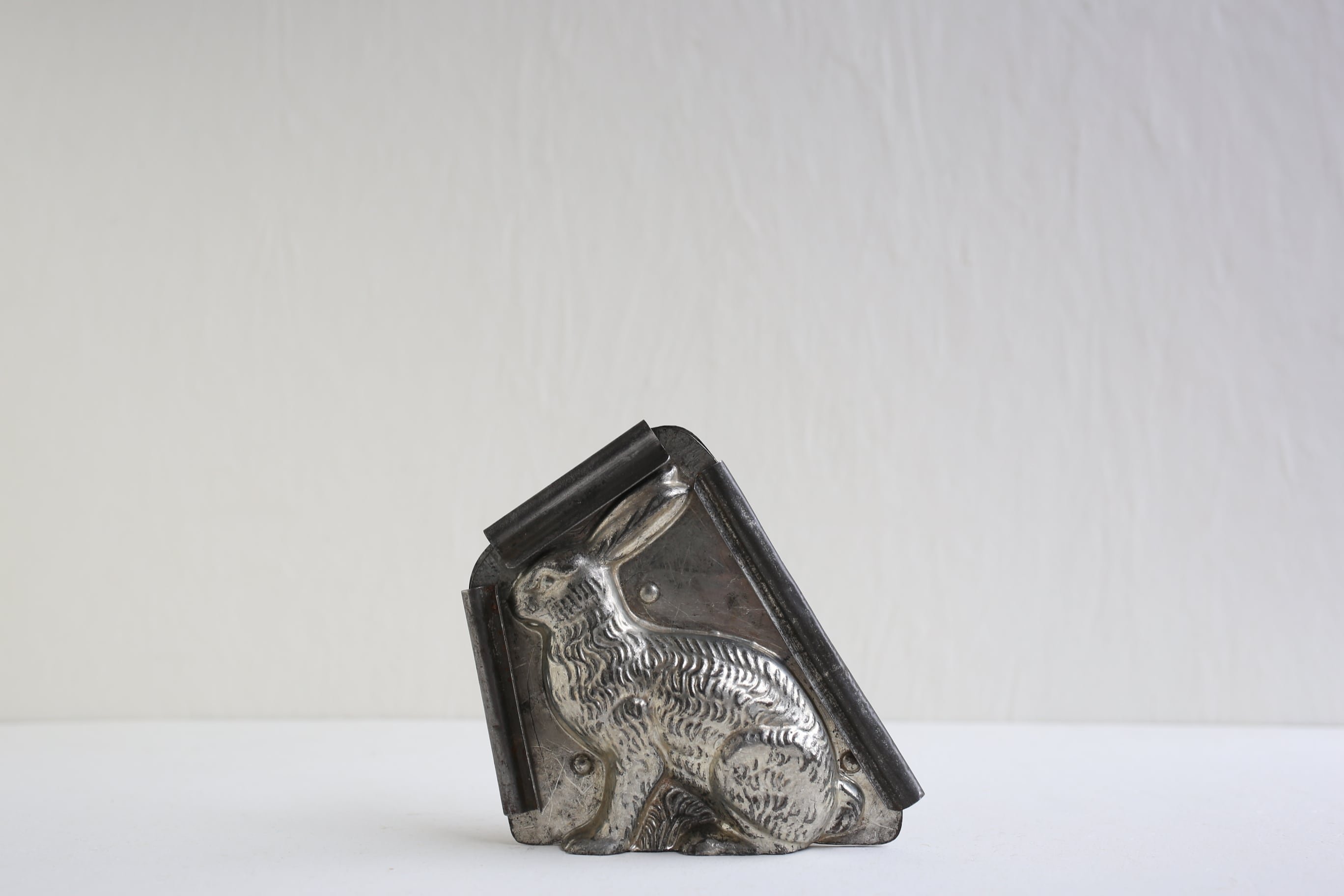 フランス アンティーク ヴィンテージ モールド ウサギ 2枚組 留め具3個付き N-05457