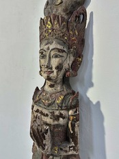 枯れ具合が絶妙なバリ島の女神像