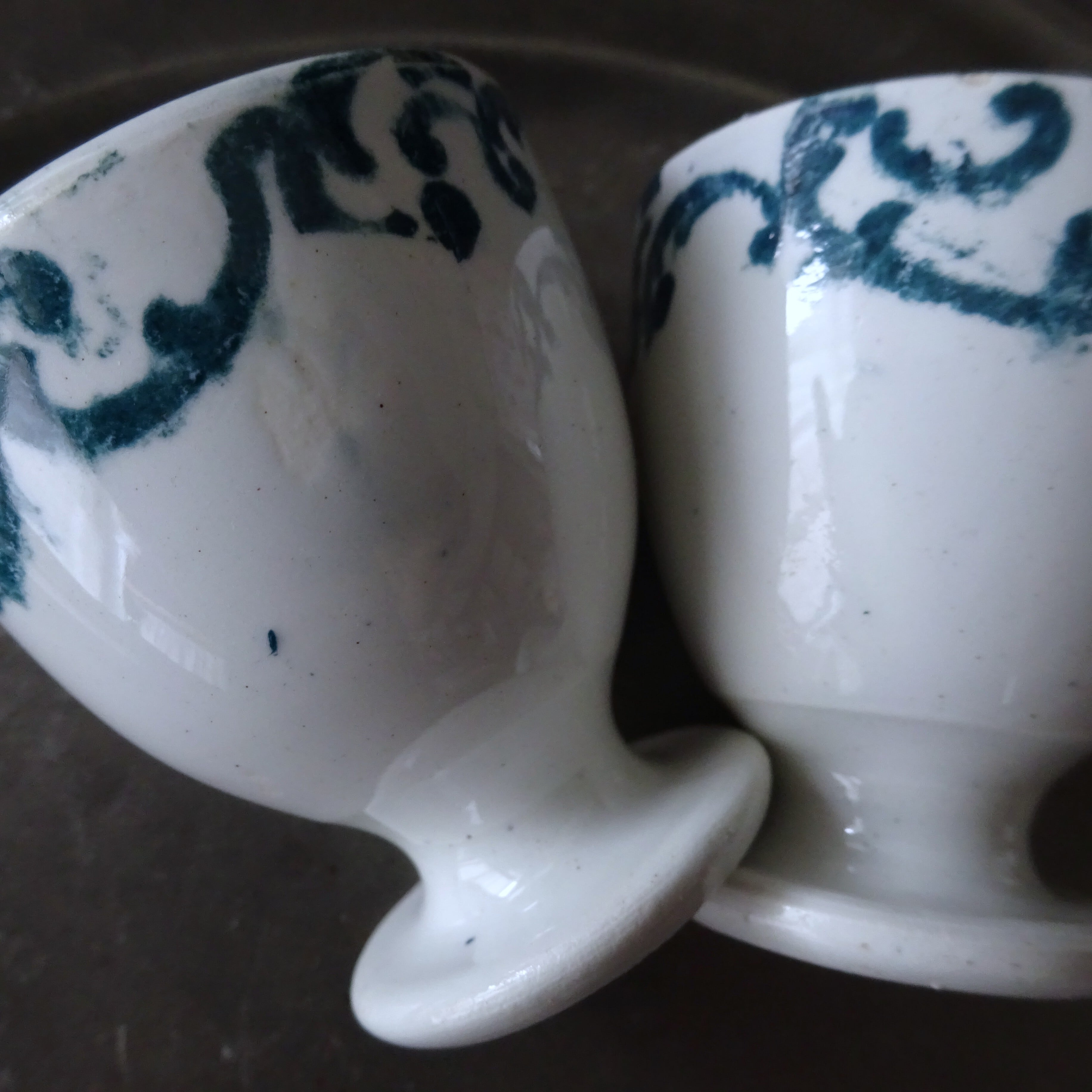 【 Nouveauté 】☆ Coquetier décor 《Rocaille》 peint à la main en faïence 2個セット