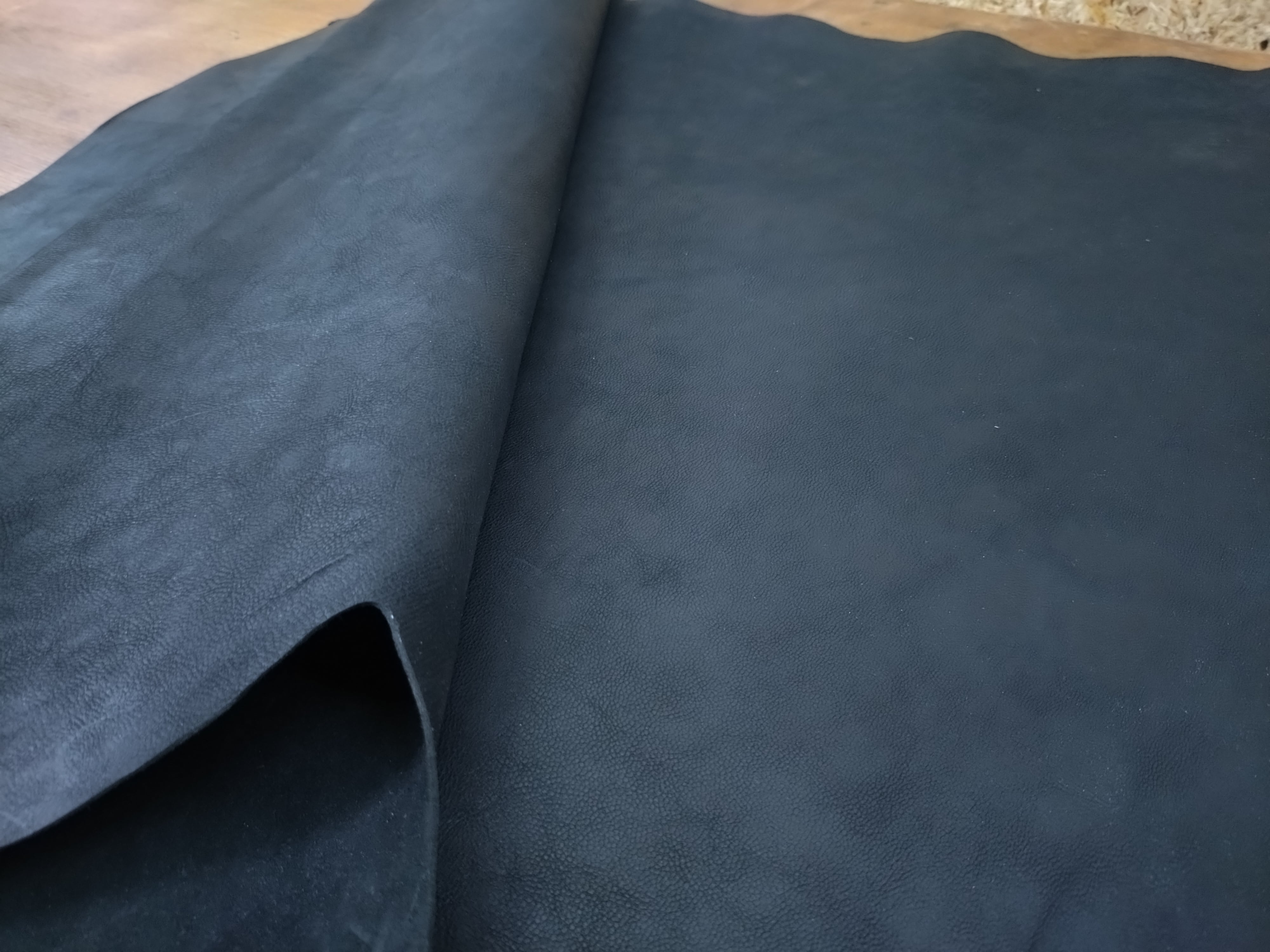 山羊革 ワックスゴートレザー/55DS/黒 | Good Leather