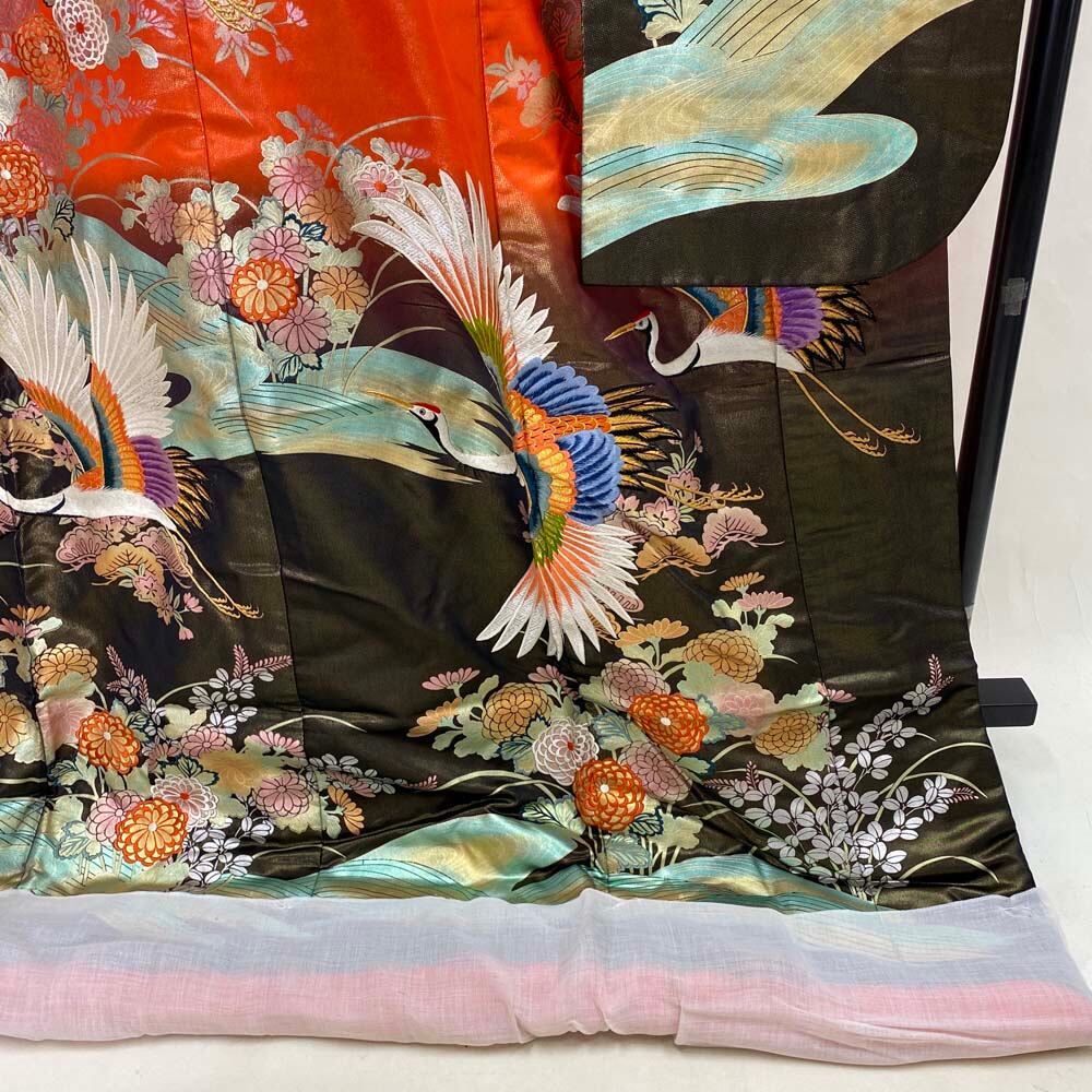 婚礼 和装 色打掛 鶴・花柄 朱色 鶴と花の刺繍 打掛 色打掛 錦翔 花嫁