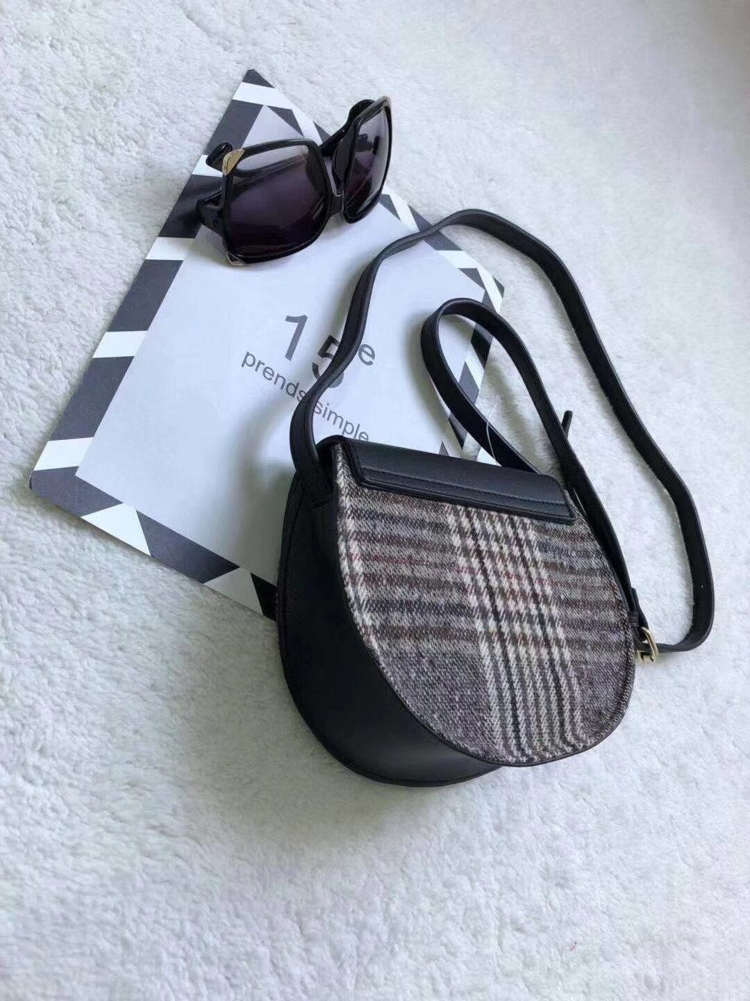 チェック柄セミサークルショルダーバッグ