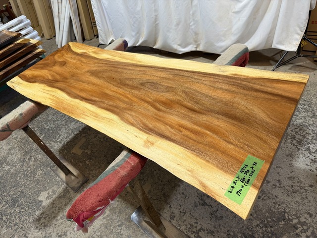 モンキーポッド9726　一枚板無垢 乾燥材　1710ｘ660-590ｘ43mm カウンター　センターテーブル　ダイニングテーブル