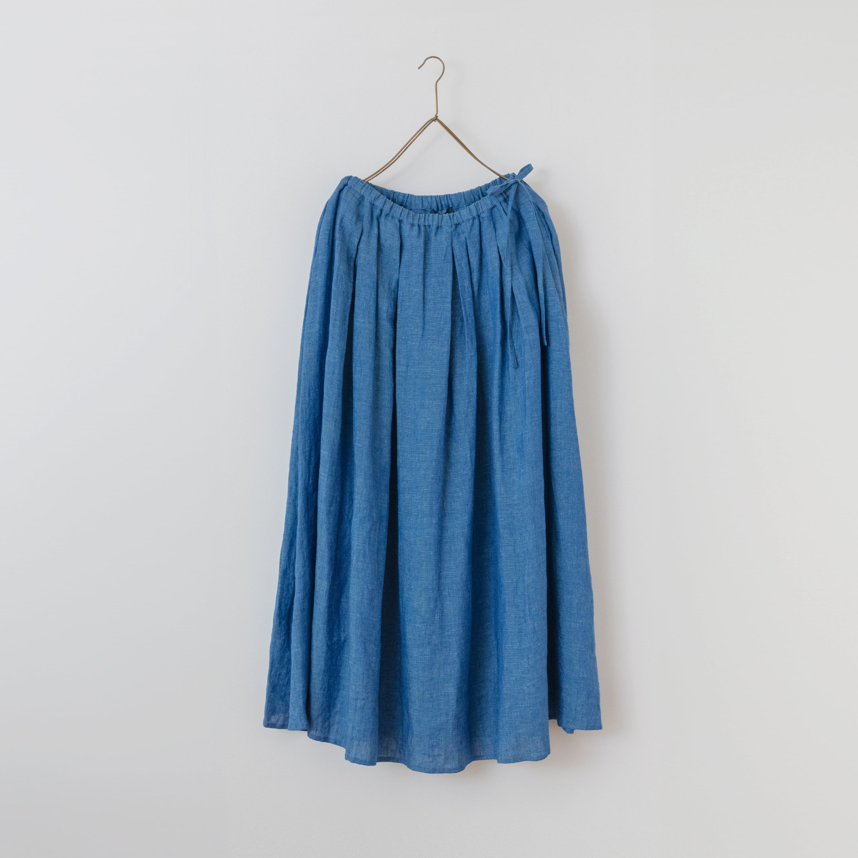 new:Lithuanian linen tuck gather skirt /new light weight linen〈melange blue 〉