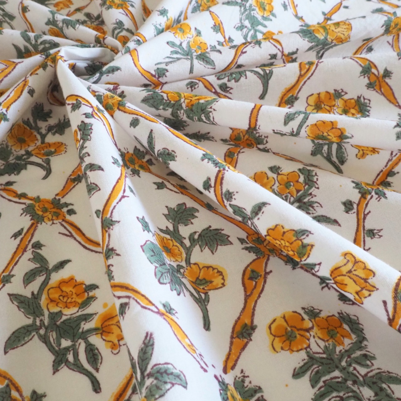 ブロックプリント生地【50cm単位】インド綿  ジャール柄 白×イエロー×カーキ #58532-WT3