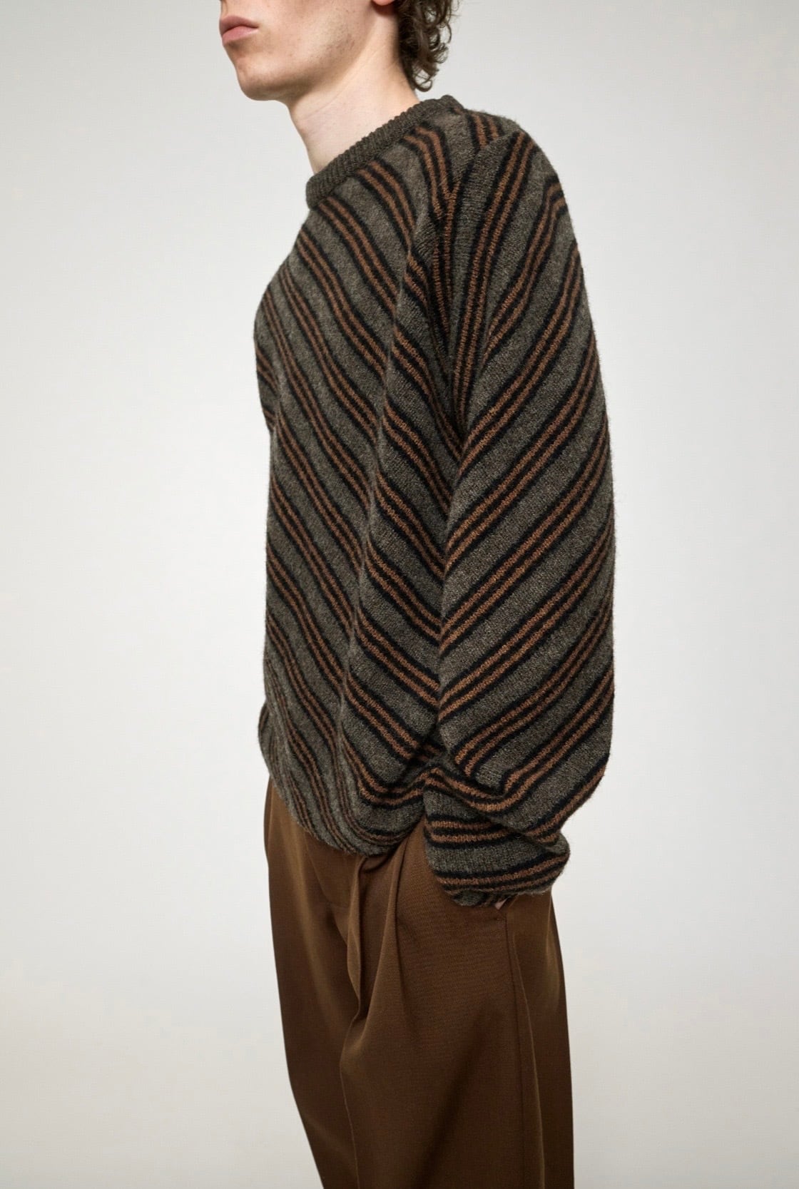 Cristaseya  [DIAGONAL STRIPED SWEATER]