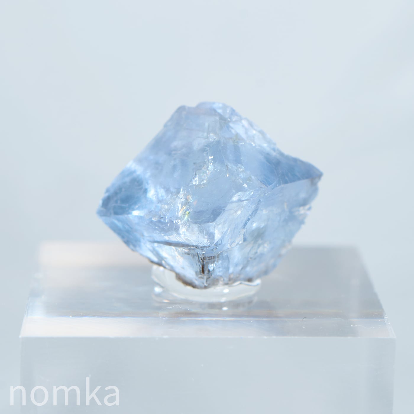 フローライト台付原石【スペイン産 / 約2.56g / アクリルベース固定】ngem-0315