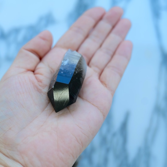【意識を現実に定着させ、揺るがぬ軸をつくる大地の水晶】アーカンソー産スモーキークォーツ天然石 M3_2