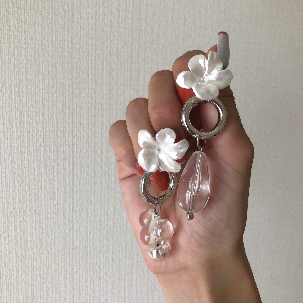 フラワー × クリア アシンメトリーピアス / サージカルステンレス