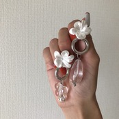 フラワー × クリア アシンメトリーピアス / サージカルステンレス