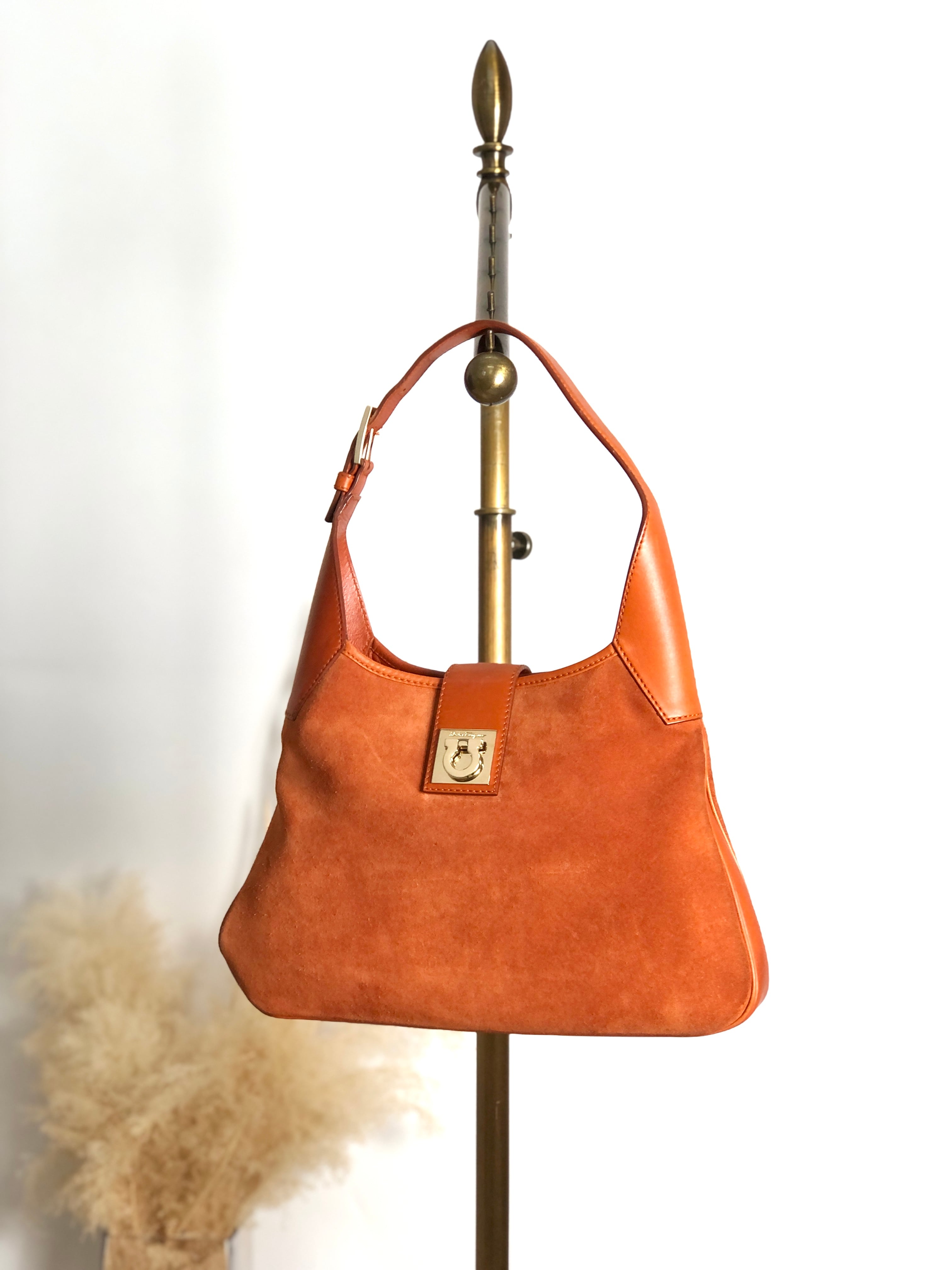 Salvatore Ferragamo サルヴァトーレ フェラガモ ショルダーバッグ ブラウン ガンチーニ スエード ワンショルダーバッグ vintage ヴィンテージ オールド dgh7fy