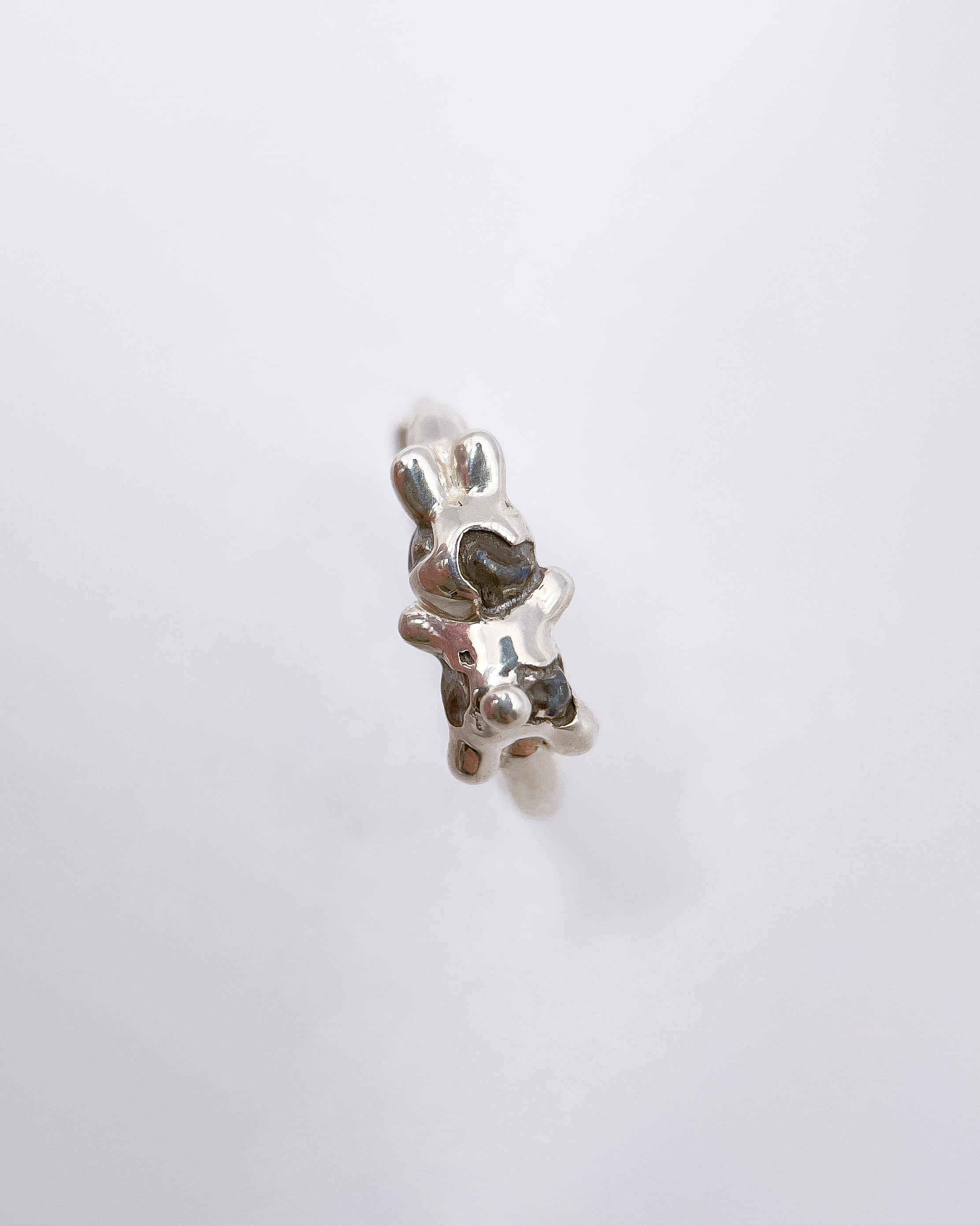 うさぎ ® clicker earring M silver925 プレーン/ダルメシアン | LANIE