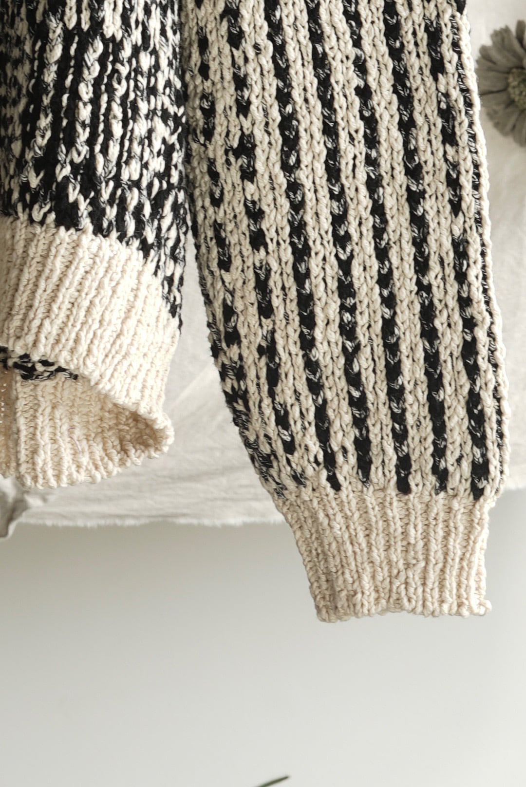 JAN JAN VAN ESSCHE - KNIT#59 | Brownie JAN JAN VAN ESSCHE - KNIT#59 | Brownie