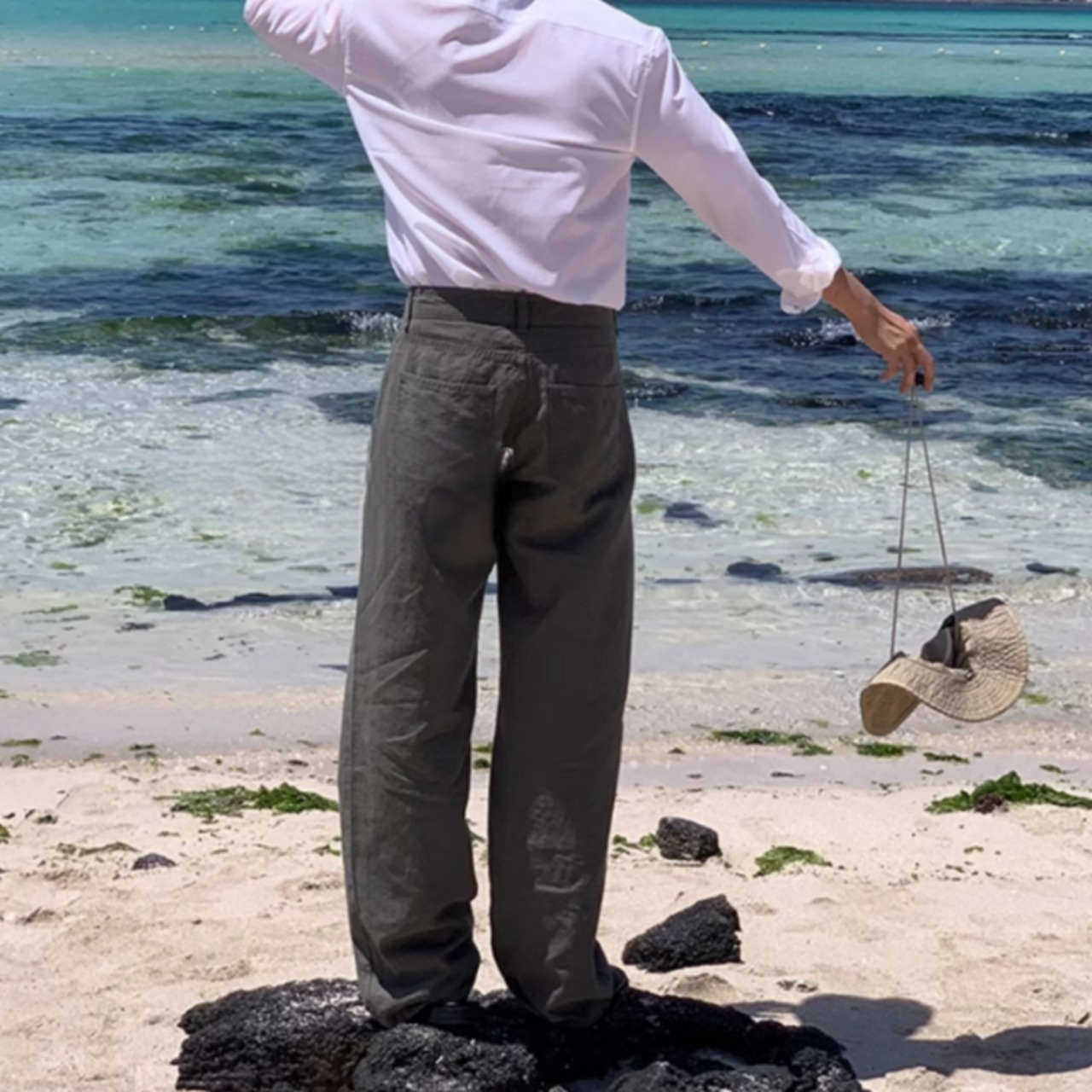 リネンライク薄軽ストレートカジュアルパンツ　0748