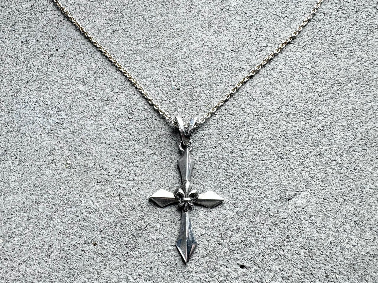 PATRICK COX Cross & Lily Motif pendant silver 925