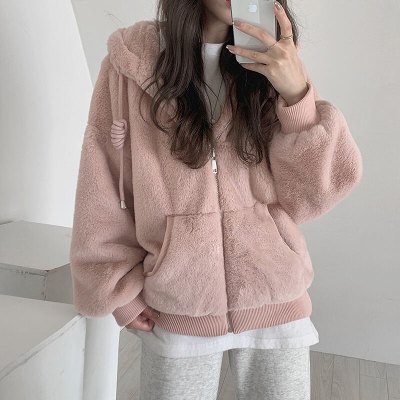 アウター レディース パーカー エコファー ジャケット ファー ショート丈 袖あり 長袖 フーディー かわいい 大人可愛い シンプル カジュアル 大人 おしゃれ お洒落 かっこいい レトロ 大人可愛い 大人女子 こなれ感 ラフ 個性的 クール モード系 フェミニン 韓国系 ガーリー もこもこ 抜け感 ゆったり ゆる 秋 冬 通勤 通学 OL 学生 大学生 10代 20代 30代 40代 ママ マタニティ デート お出かけ 公園 女子会 休日 旅行 着回し 普段使い 重ね着 韓国 韓国系 送料無料