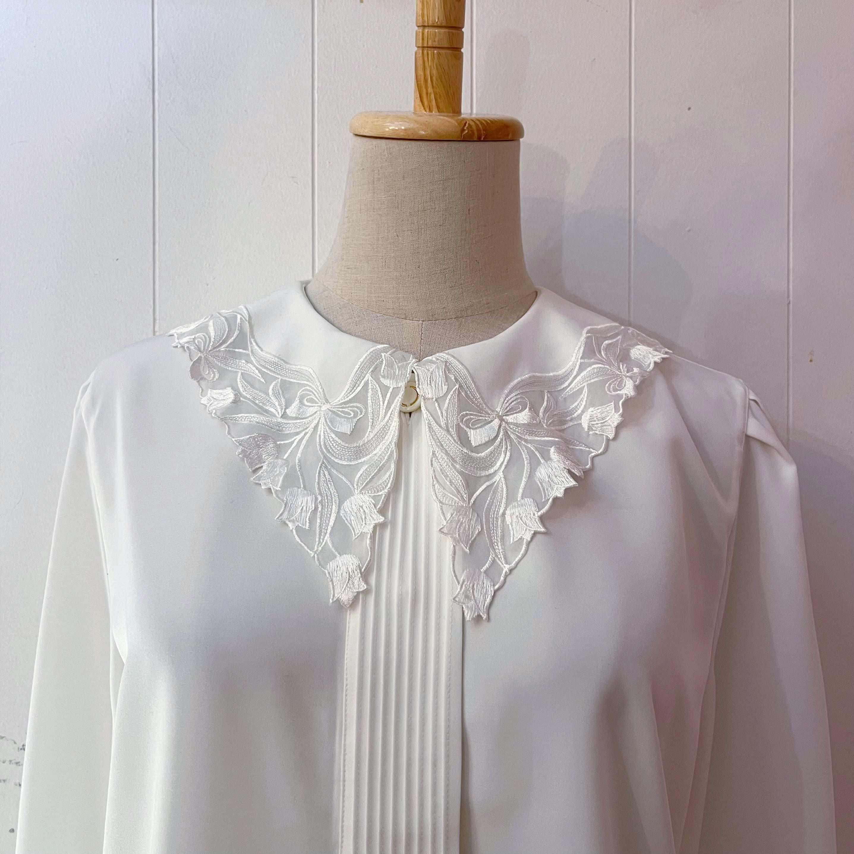 tulip lace collar white blouse