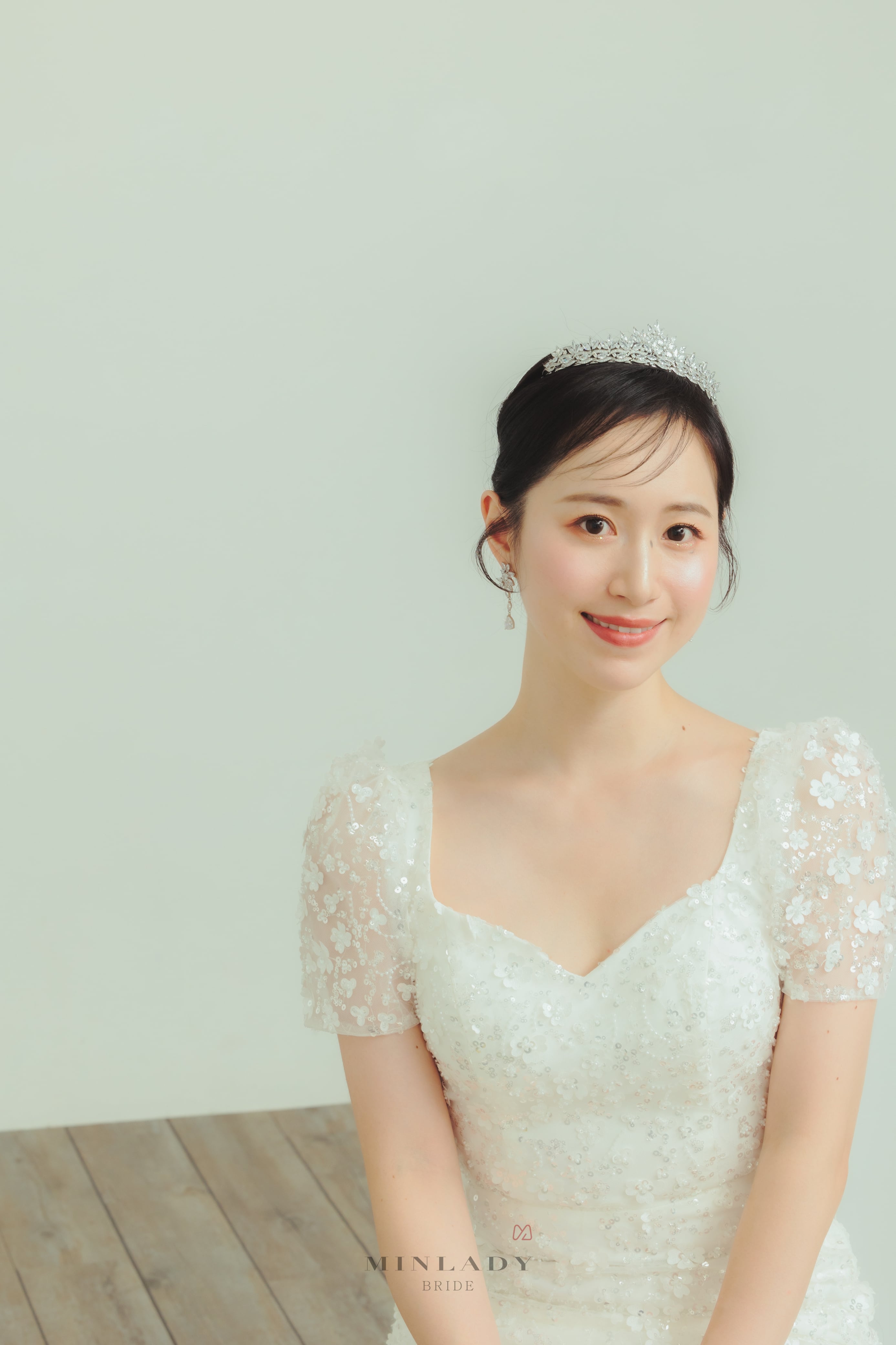 韓国スタイル スレンダーライン 小花 キラキラ ウェディング 韓国スタイル スレンダーライン 小花 キラキラ ウェディング
