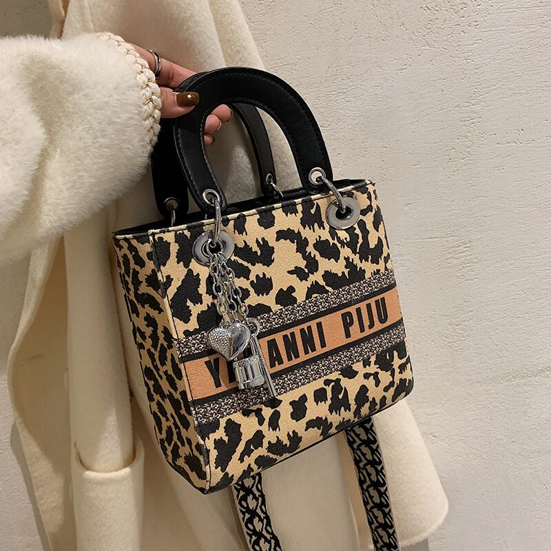 レオパードオータムウィンター 秋物 冬物 メッセンジャーバッグ Tiancai_Wing_Bag32501547615