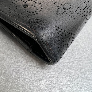 【最終処分SALE】LOUIS VUITTON ルイヴィトン マヒナ 長財布 ブラック A-12032