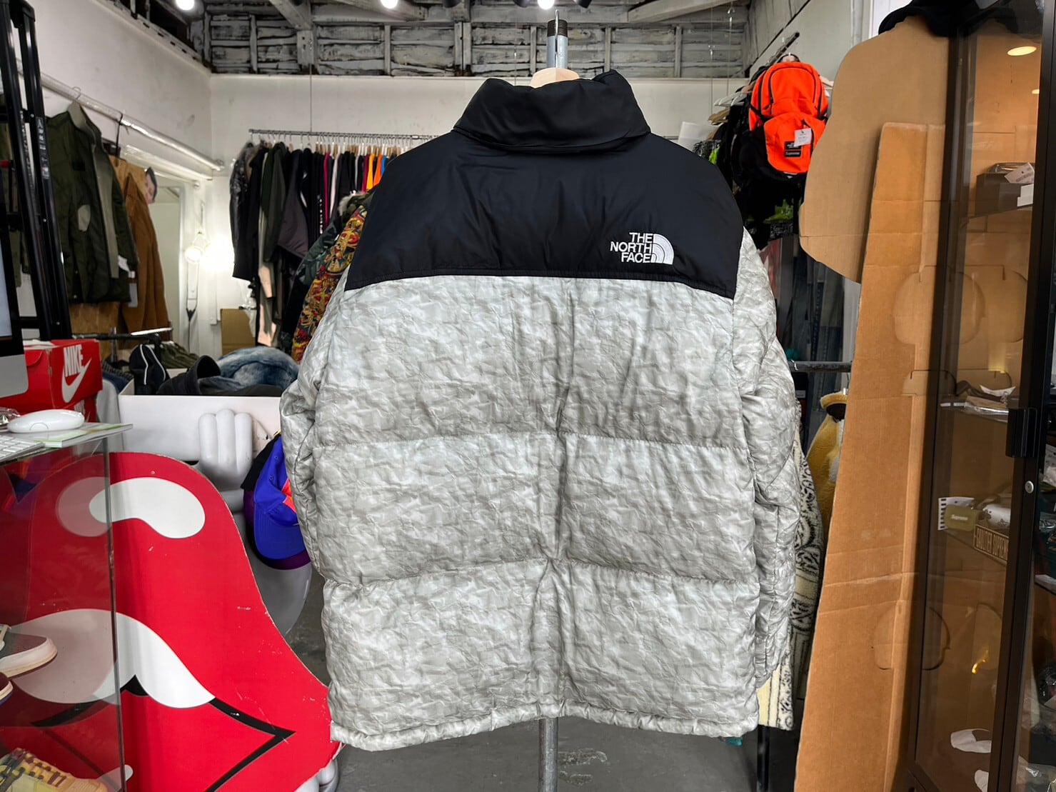 Supreme 19AW × THE NORTH FACE PAPER NUPTSE DOWN JACKET LARGE Supreme 19AW × THE NORTH FACE PAPER NUPTSE DOWN JACKET LARGE