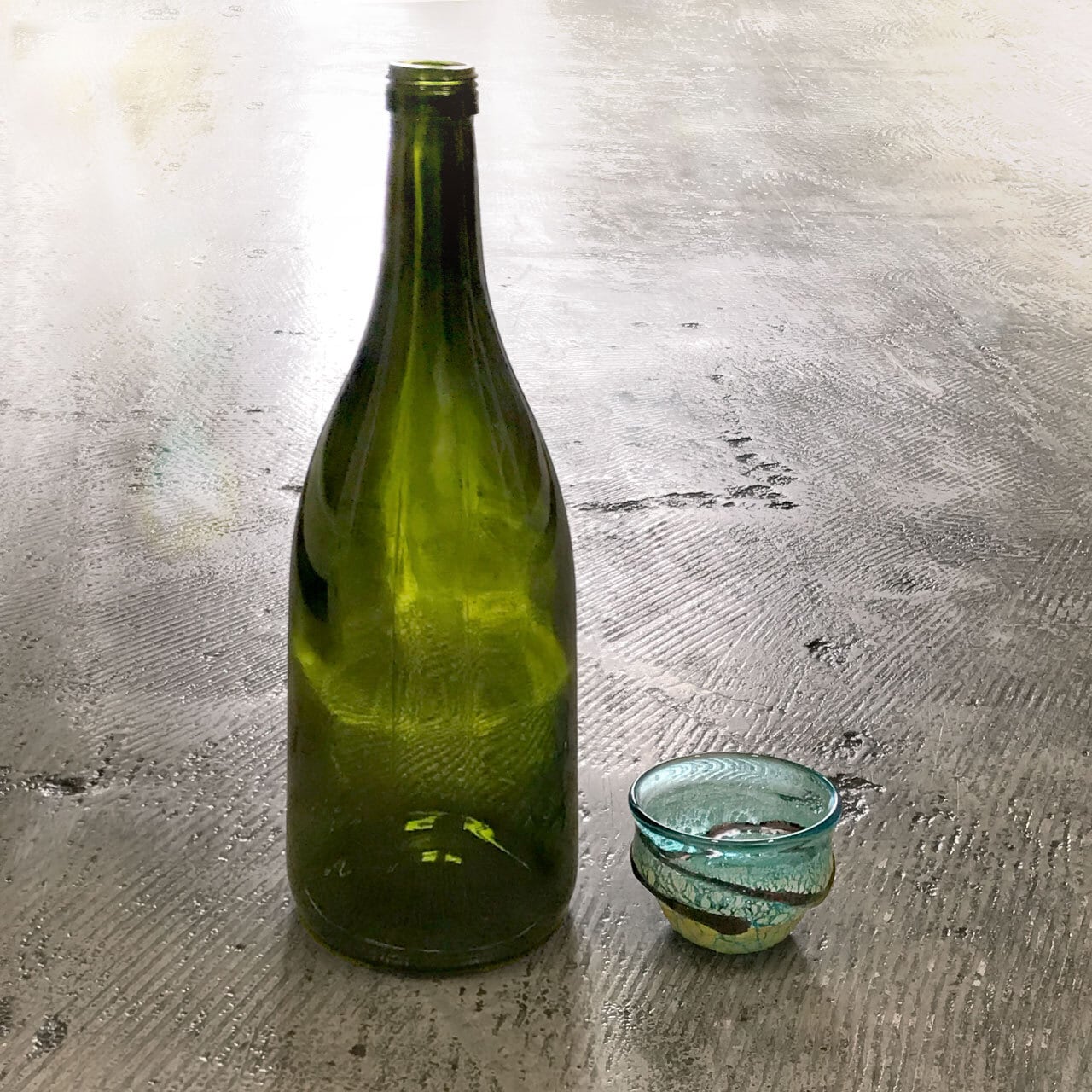 宙吹きガラス工房虹】土紋ぐいのみ 水色 [琉球ガラス] | 【琉球ガラス