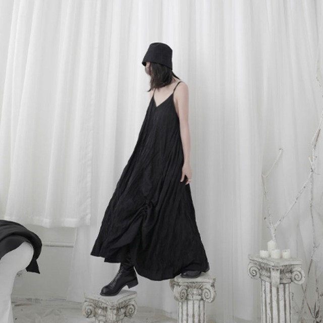 しわ加工 キャミソール ワンピース ドレス ロング丈 マキシドレス マキシワンピース ブラック 黒 Vネック スリングドレス レディース モード シック お支払い後日以内に発送 Top122 Garcons
