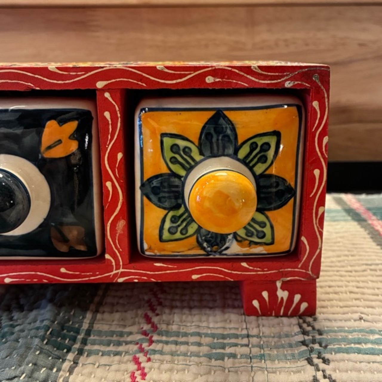 India Blue Pottery Mini 3-Drawer Unit　インド　ブルーポタリ3ドロワーチェスト　横型　レッド　引き出し　置物　玄関収納　メヘンディアート　鍵入れ　印鑑入れ　ハンドメイド