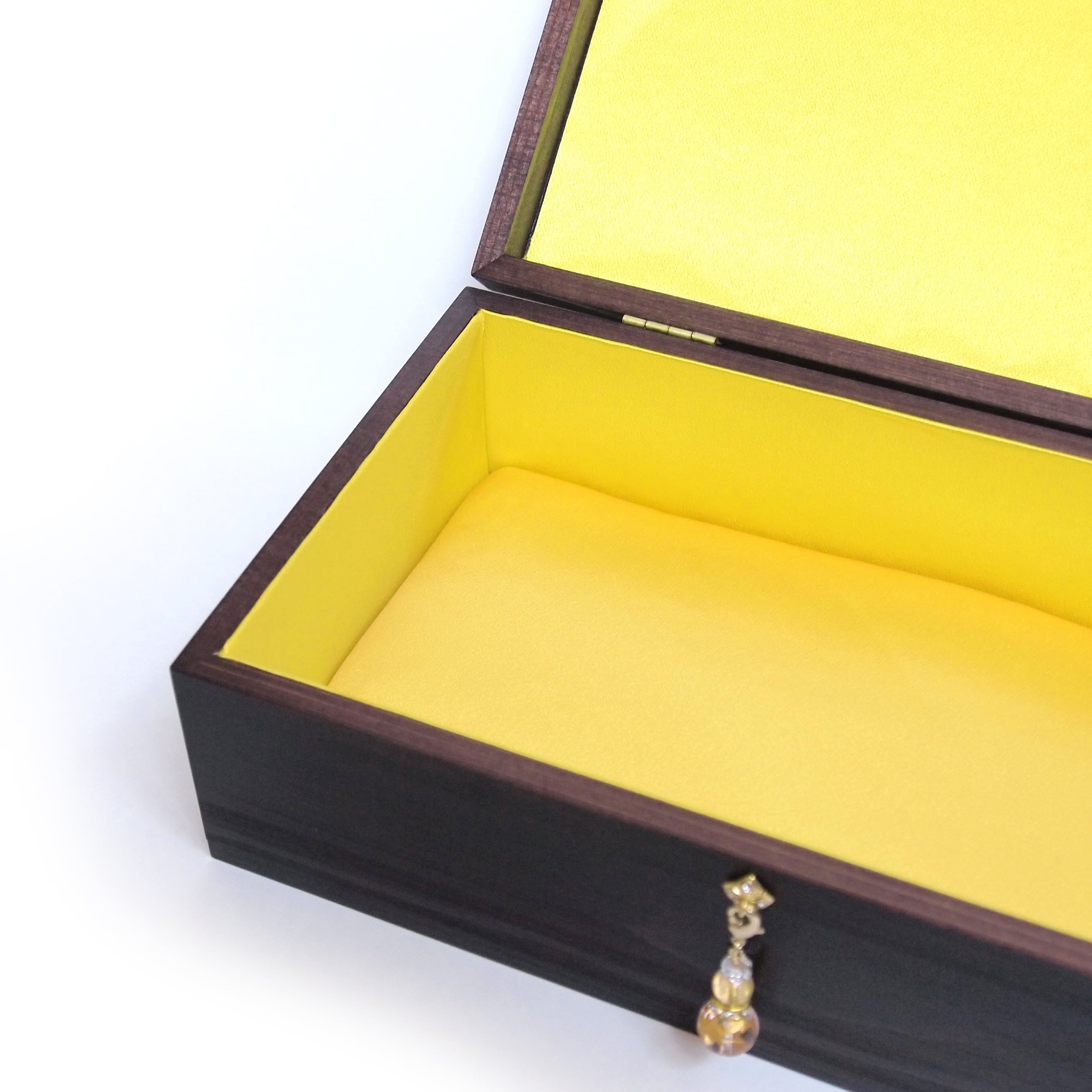 ブラウン木箱のお財布ベッド｜最強金運チャーム付き a875120172c7b75e205581854c11dc