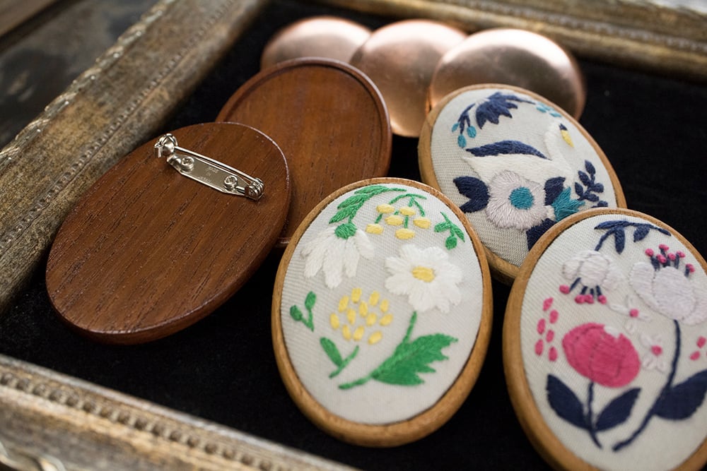 ma.macaron 刺繍バッジ ブローチvintage 3点セット ma.macaron 刺繍バッジ ブローチvintage 3点セット - メルカリ