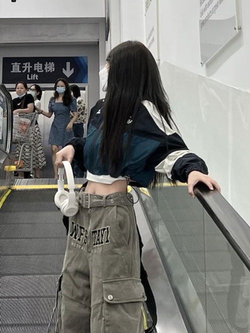 2024夏 韓国 BF風 スタイルアップ シルエット フーディー ロゴ ブルゾン アウター フード付き レディース パーカー サイズ ゆったりライク カジュアル ストリー フル ファッショントラック