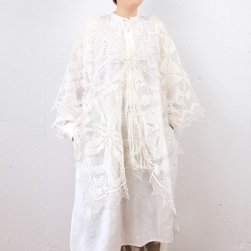 OUND(オウンド)  HAND LACED YU TOP レースポンチョ（ショール）